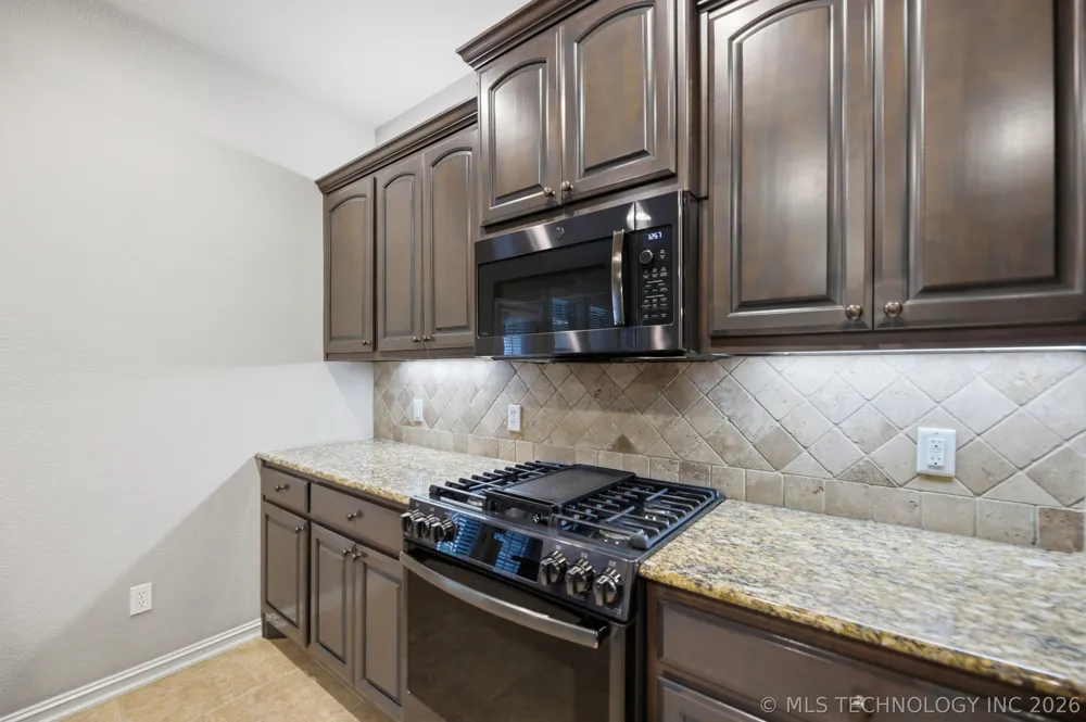 11016 E 83rd Place S Tulsa, OK 74133