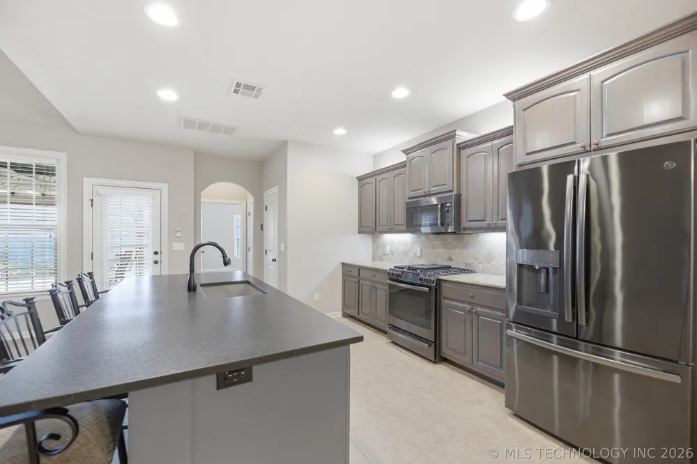 11016 E 83rd Place S Tulsa, OK 74133