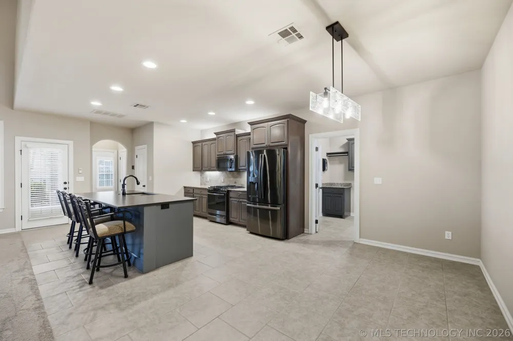 11016 E 83rd Place S Tulsa, OK 74133