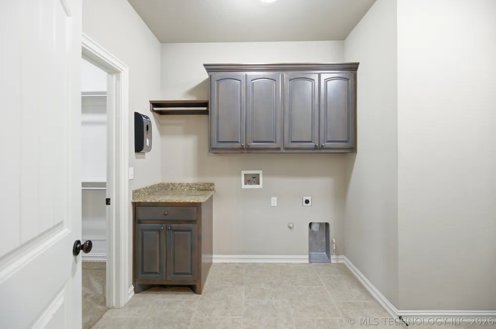 11016 E 83rd Place S Tulsa, OK 74133