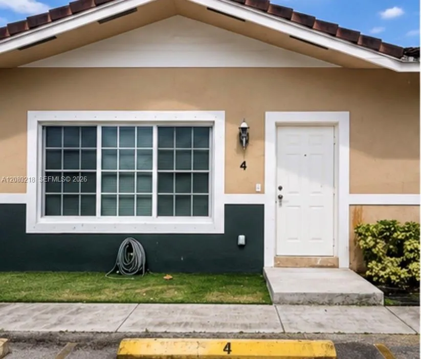 312 NE 3rd St #4 Hallandale Beach, FL 33009