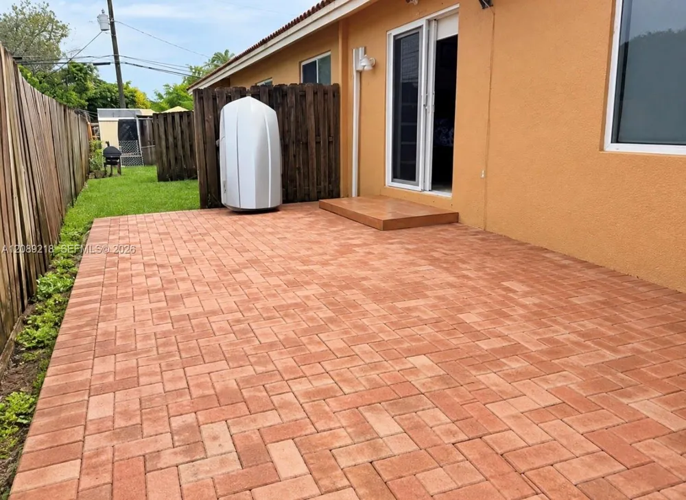 312 NE 3rd St #4 Hallandale Beach, FL 33009
