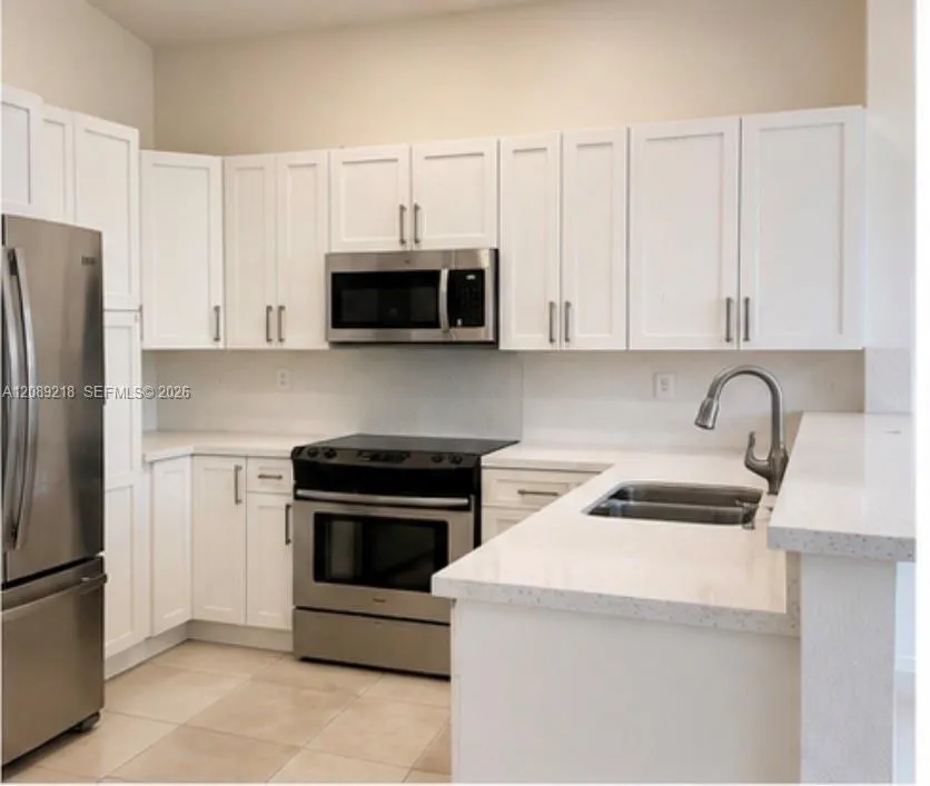 312 NE 3rd St #4 Hallandale Beach, FL 33009