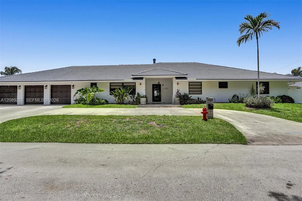 1531 SE 24th Ter Pompano Beach, FL 33062