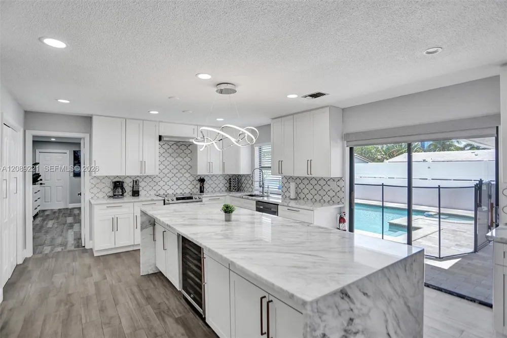 1531 SE 24th Ter Pompano Beach, FL 33062