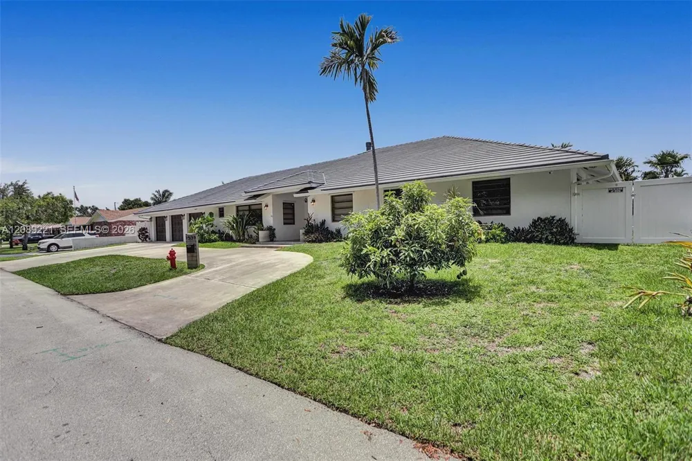 1531 SE 24th Ter Pompano Beach, FL 33062