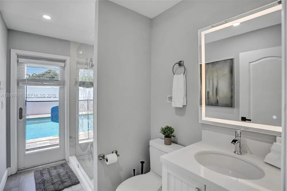 1531 SE 24th Ter Pompano Beach, FL 33062