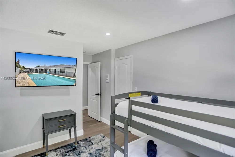 1531 SE 24th Ter Pompano Beach, FL 33062