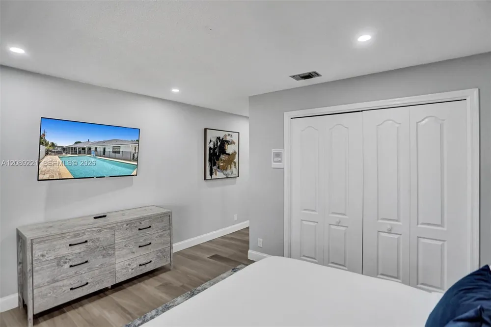 1531 SE 24th Ter Pompano Beach, FL 33062