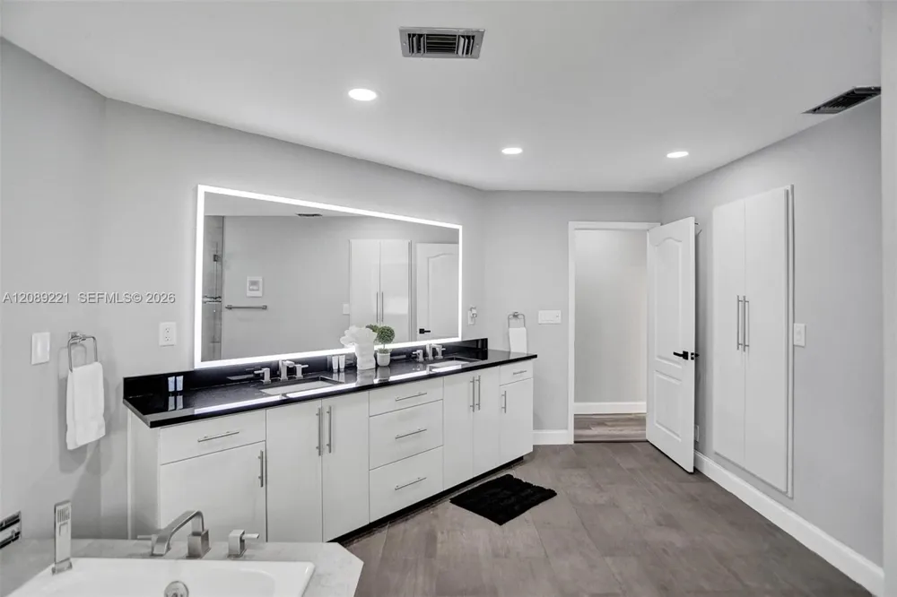 1531 SE 24th Ter Pompano Beach, FL 33062