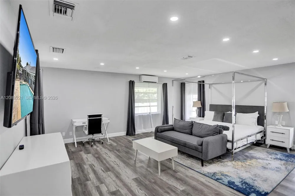 1531 SE 24th Ter Pompano Beach, FL 33062