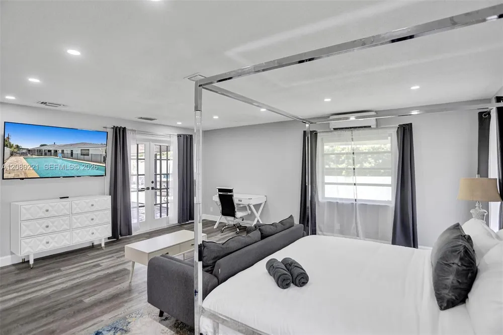 1531 SE 24th Ter Pompano Beach, FL 33062