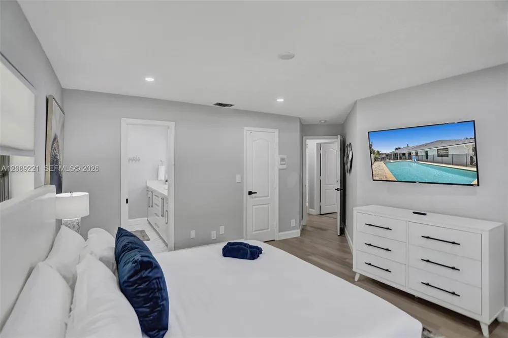1531 SE 24th Ter Pompano Beach, FL 33062