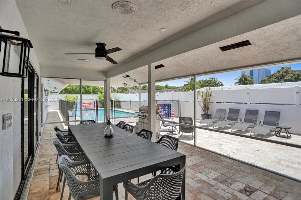 1531 SE 24th Ter Pompano Beach, FL 33062