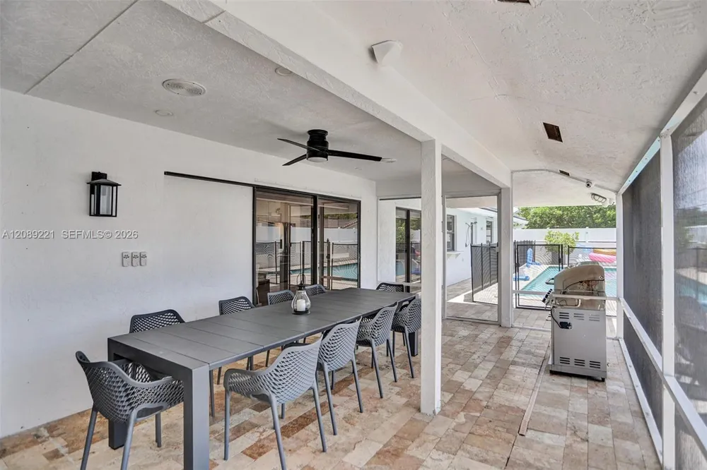 1531 SE 24th Ter Pompano Beach, FL 33062