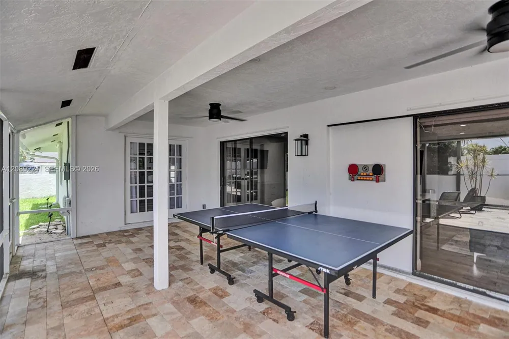 1531 SE 24th Ter Pompano Beach, FL 33062