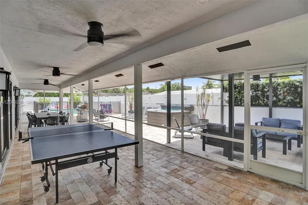 1531 SE 24th Ter Pompano Beach, FL 33062