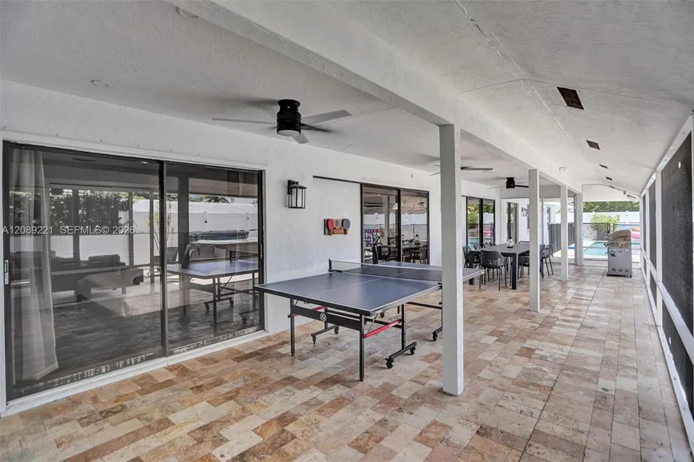 1531 SE 24th Ter Pompano Beach, FL 33062