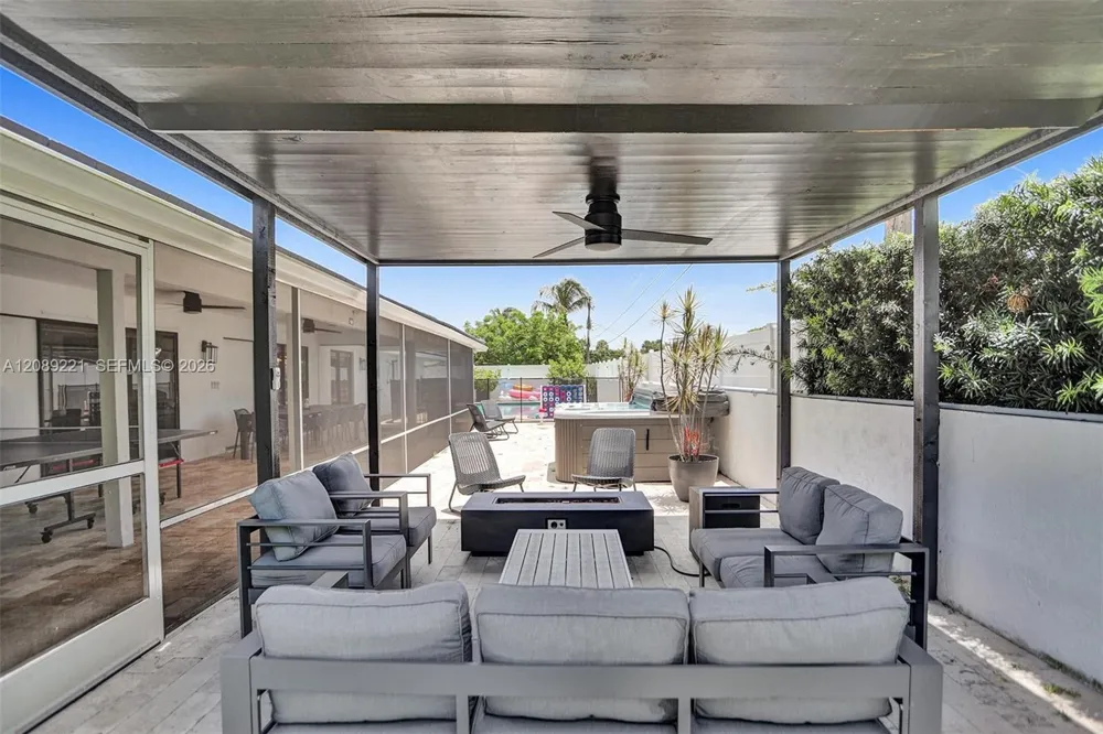 1531 SE 24th Ter Pompano Beach, FL 33062
