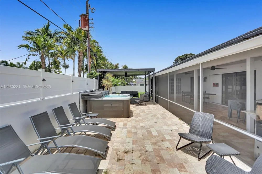1531 SE 24th Ter Pompano Beach, FL 33062