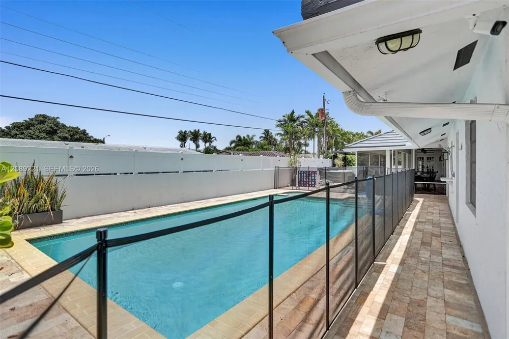 1531 SE 24th Ter Pompano Beach, FL 33062