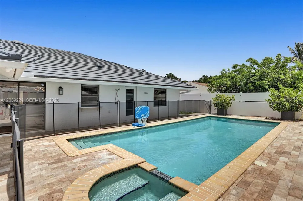 1531 SE 24th Ter Pompano Beach, FL 33062
