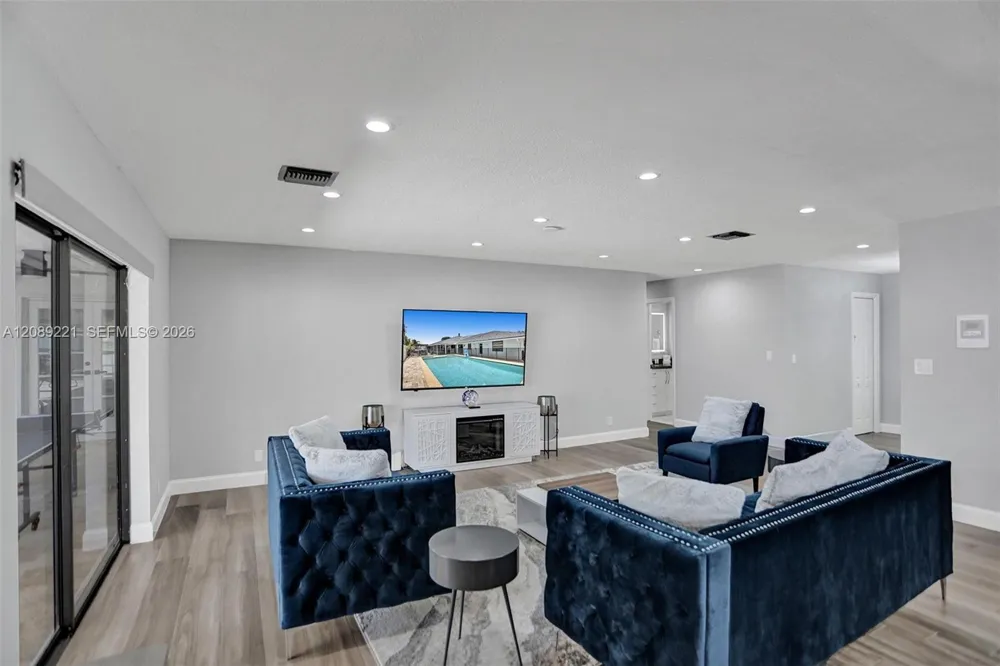 1531 SE 24th Ter Pompano Beach, FL 33062