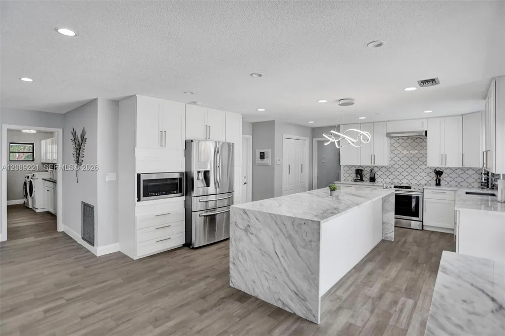 1531 SE 24th Ter Pompano Beach, FL 33062