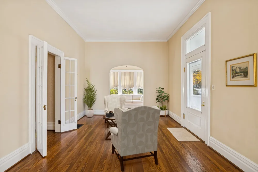 215 4th Ave S Franklin, TN 37064