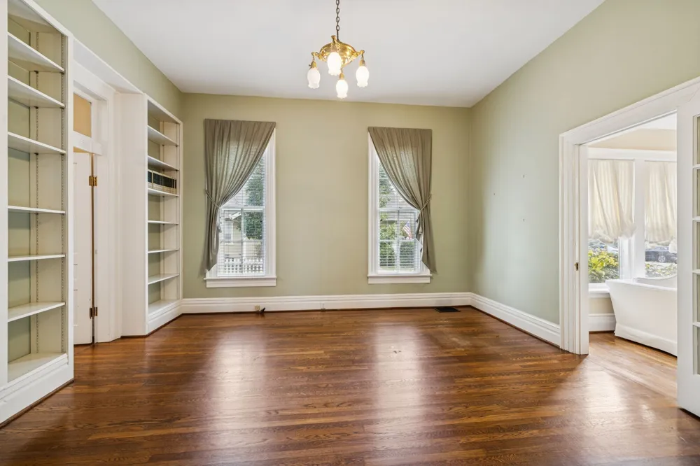 215 4th Ave S Franklin, TN 37064
