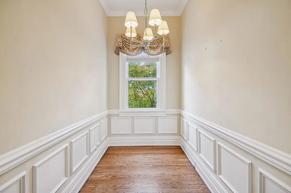 215 4th Ave S Franklin, TN 37064