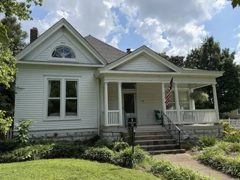 215 4th Ave S
