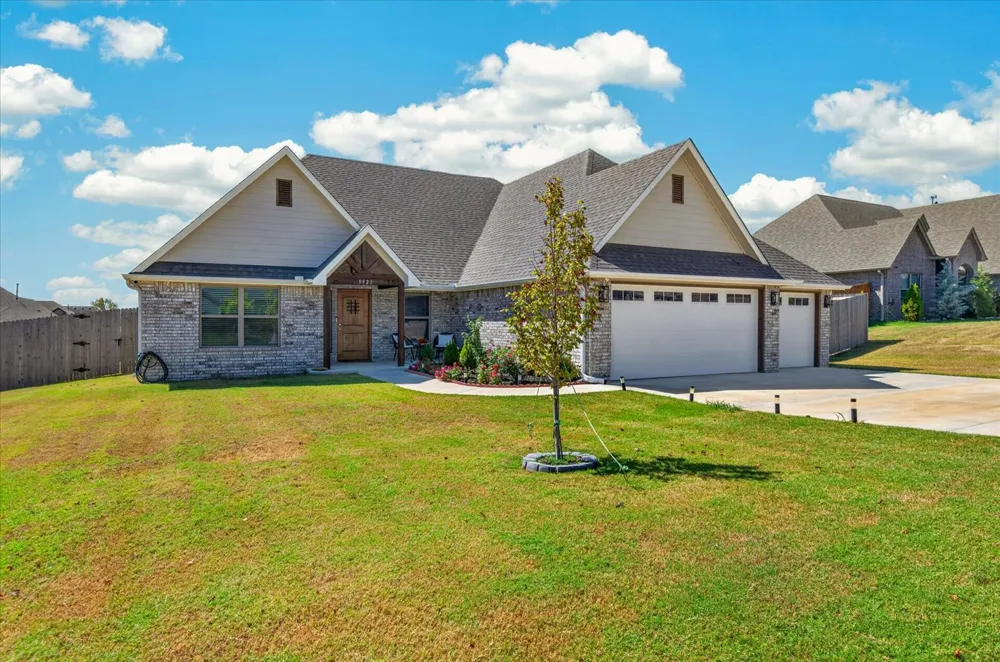 5523 Aspen Avenue Bartlesville, OK 74006