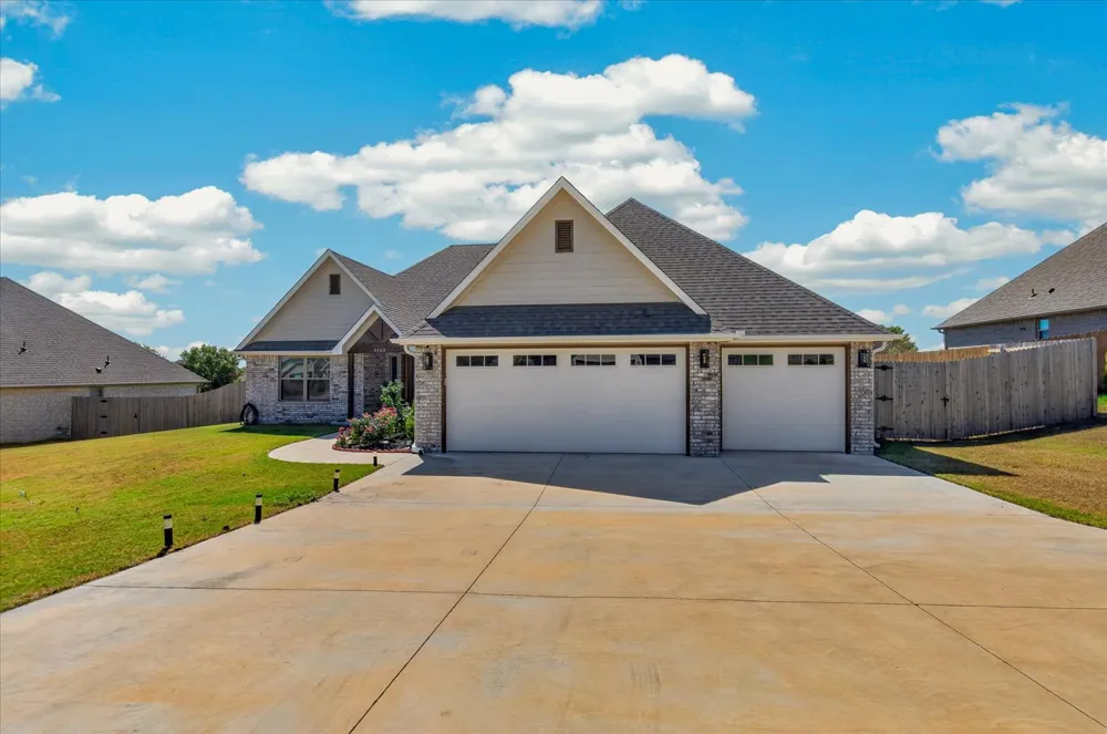 5523 Aspen Avenue Bartlesville, OK 74006