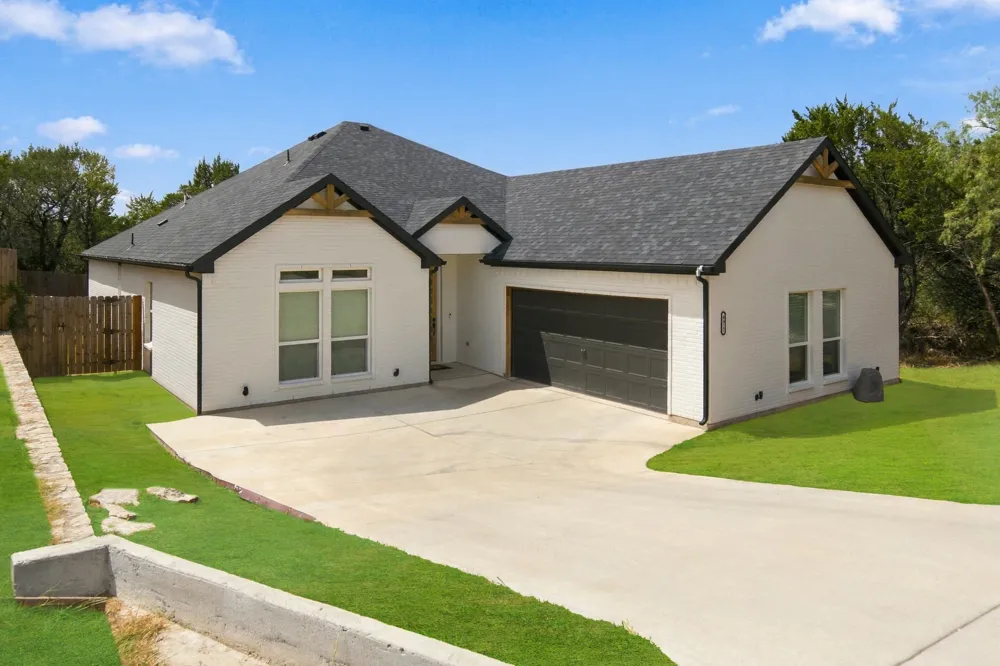 4822 Wichita Street Granbury, TX 76048