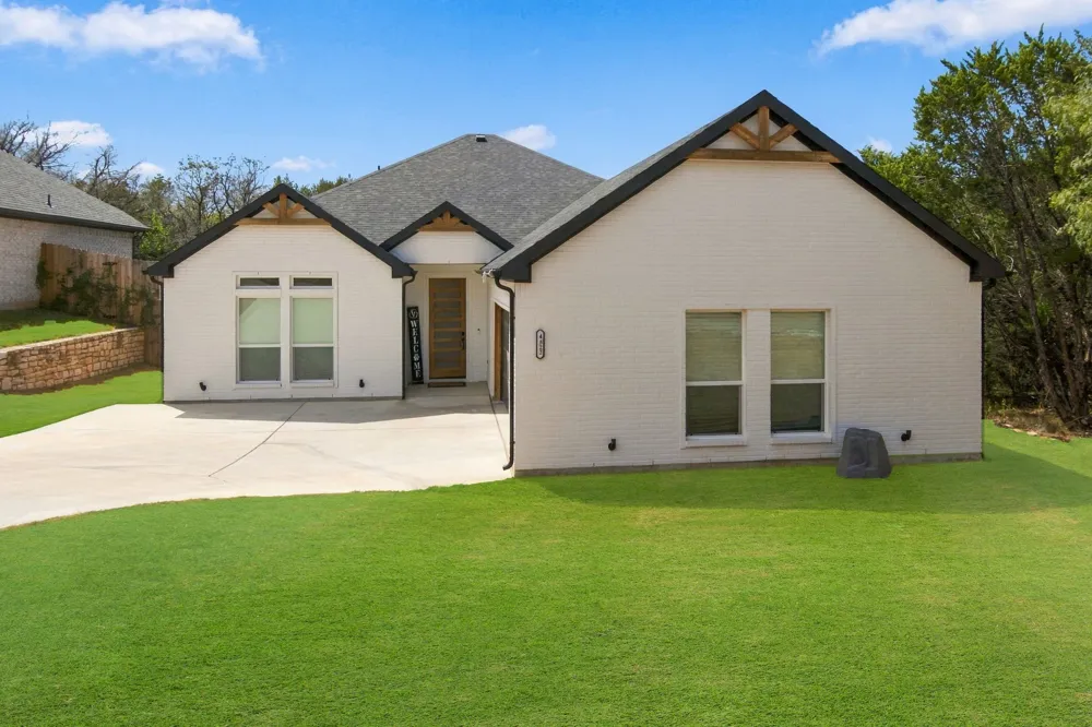 4822 Wichita Street Granbury, TX 76048
