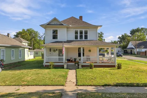 332 E 4th Street
