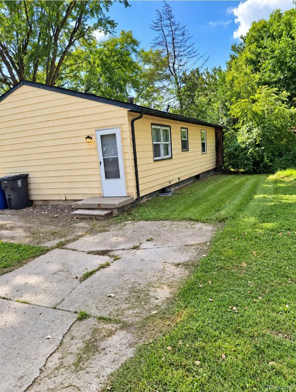 2921 E Pierson Road Flint City, MI 48506