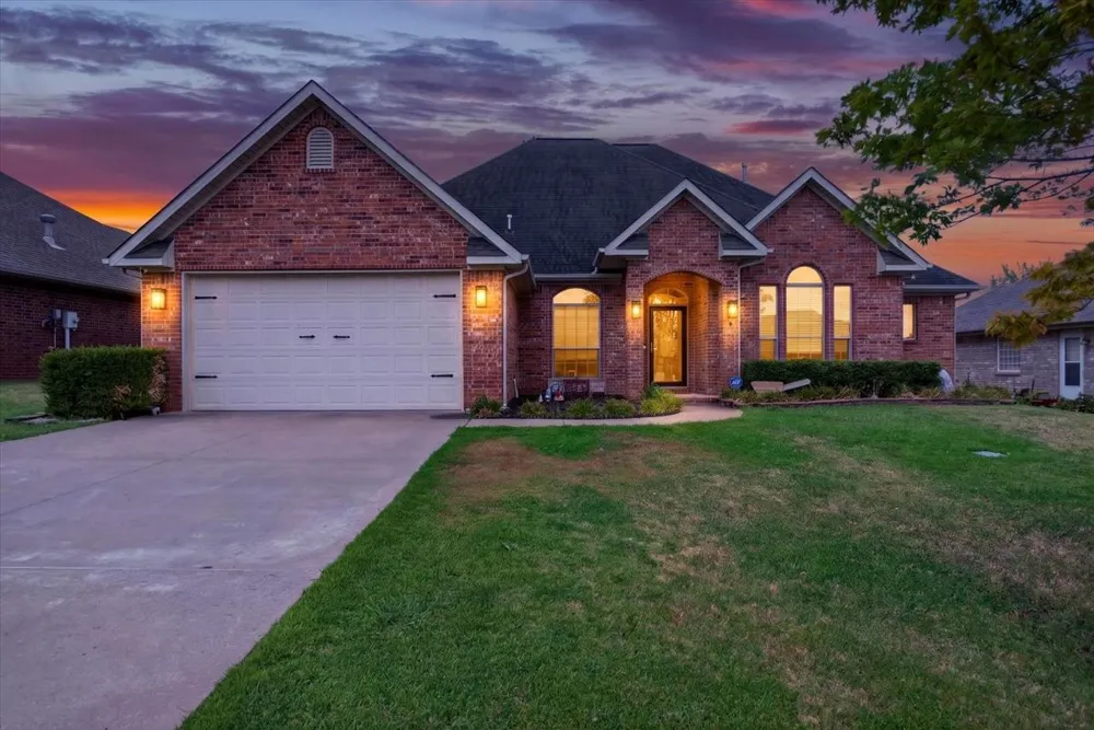 517 S Cary Place Muskogee, OK 74403