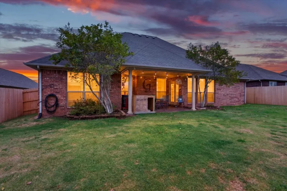 517 S Cary Place Muskogee, OK 74403