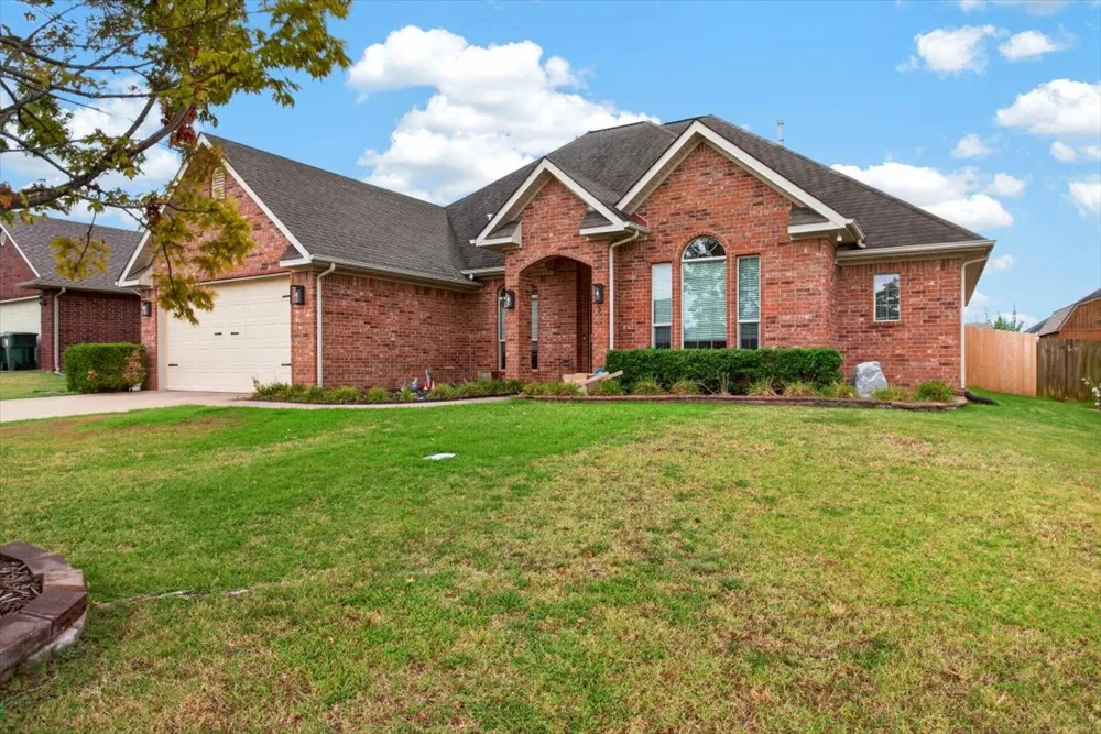 517 S Cary Place Muskogee, OK 74403