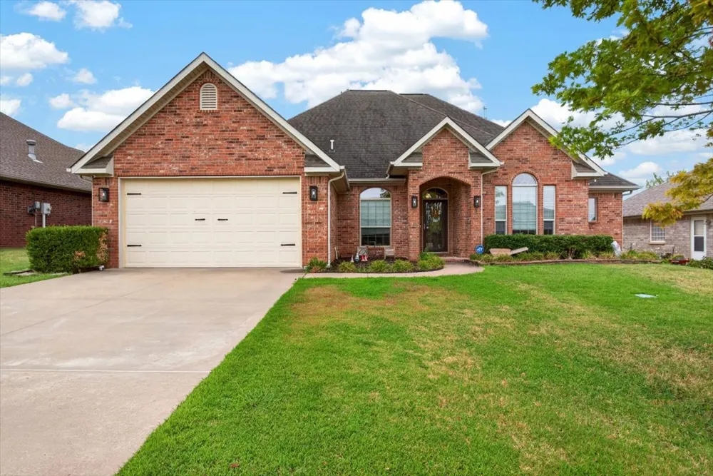 517 S Cary Place Muskogee, OK 74403