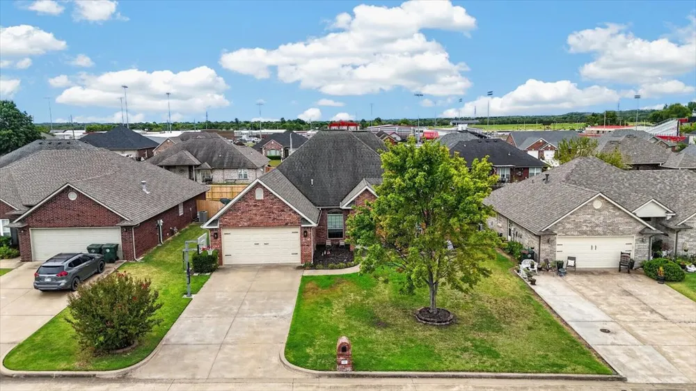 517 S Cary Place Muskogee, OK 74403