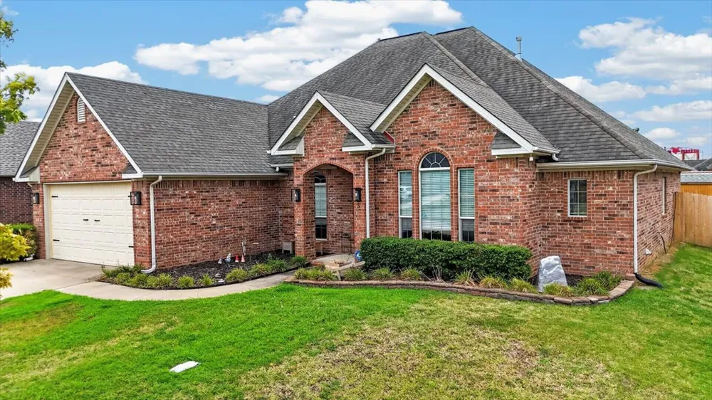 517 S Cary Place Muskogee, OK 74403