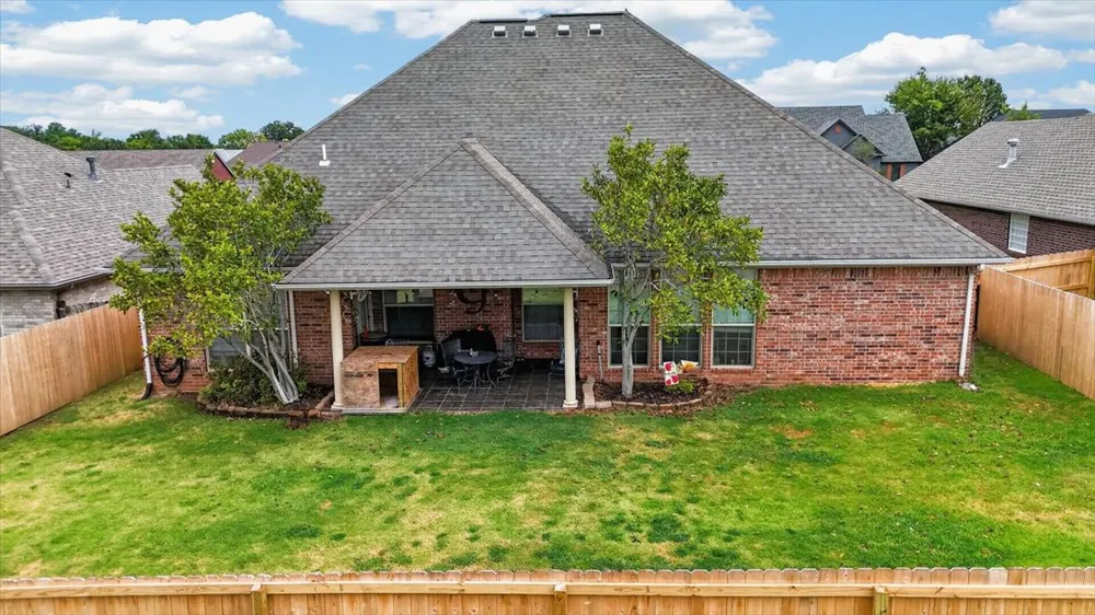 517 S Cary Place Muskogee, OK 74403