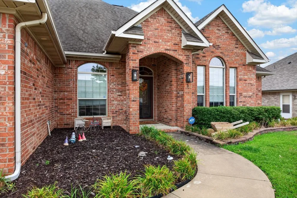 517 S Cary Place Muskogee, OK 74403