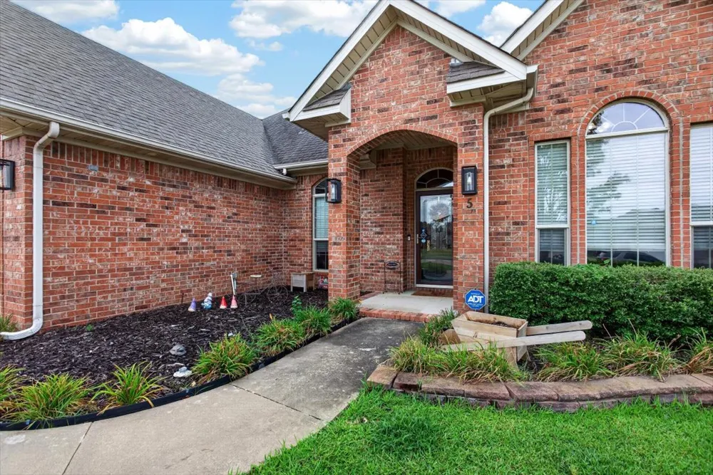 517 S Cary Place Muskogee, OK 74403