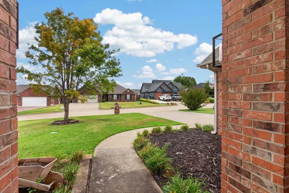 517 S Cary Place Muskogee, OK 74403