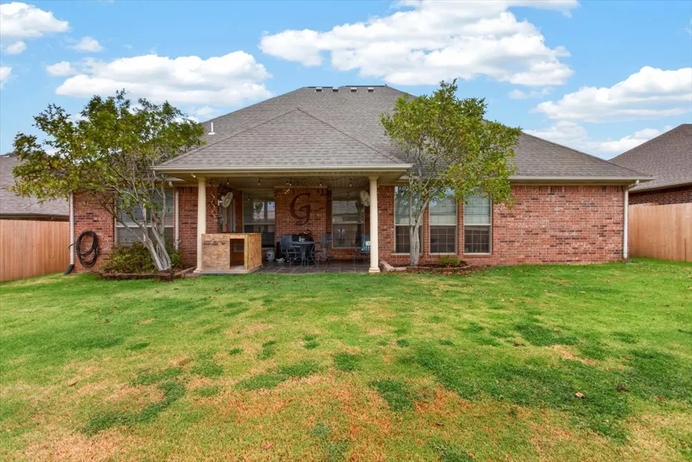 517 S Cary Place Muskogee, OK 74403
