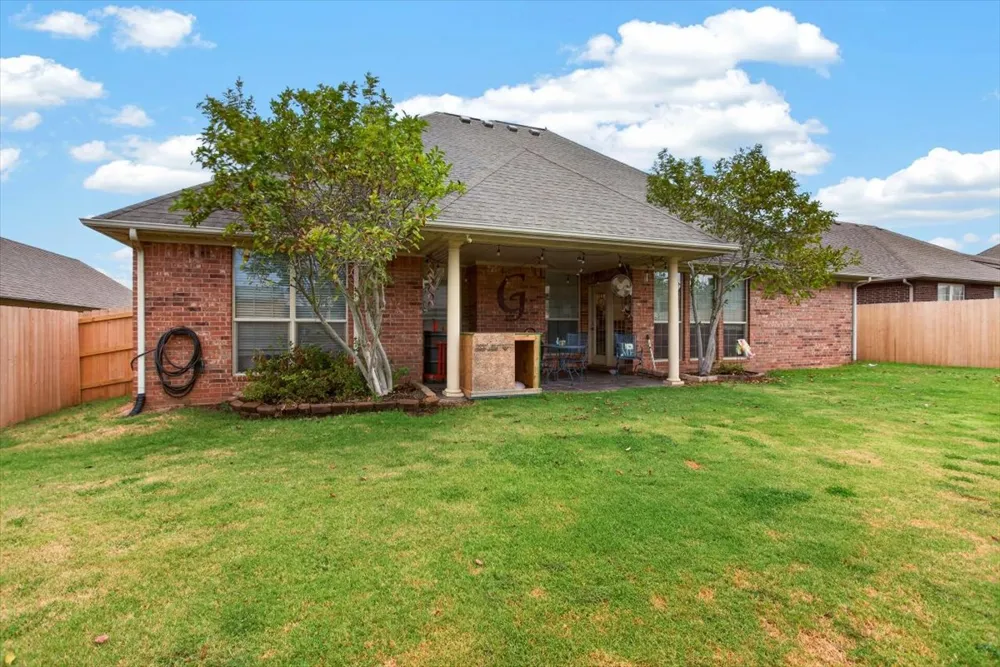 517 S Cary Place Muskogee, OK 74403